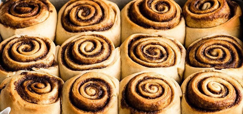 CINNAMON ROLL PLATTER