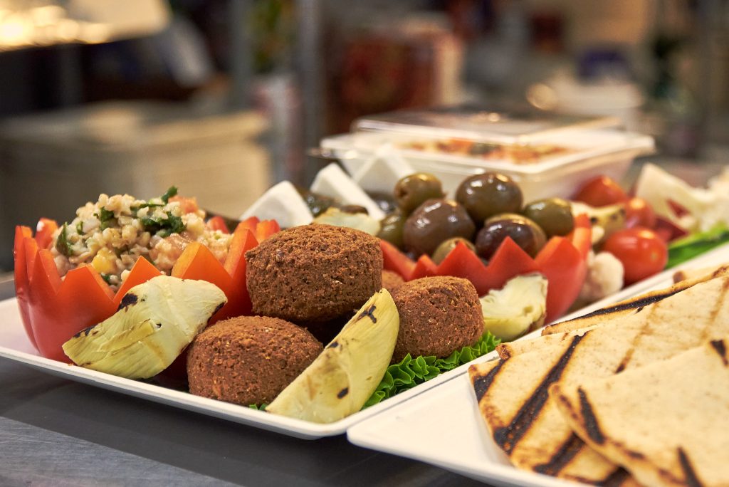 falafel platter with pita